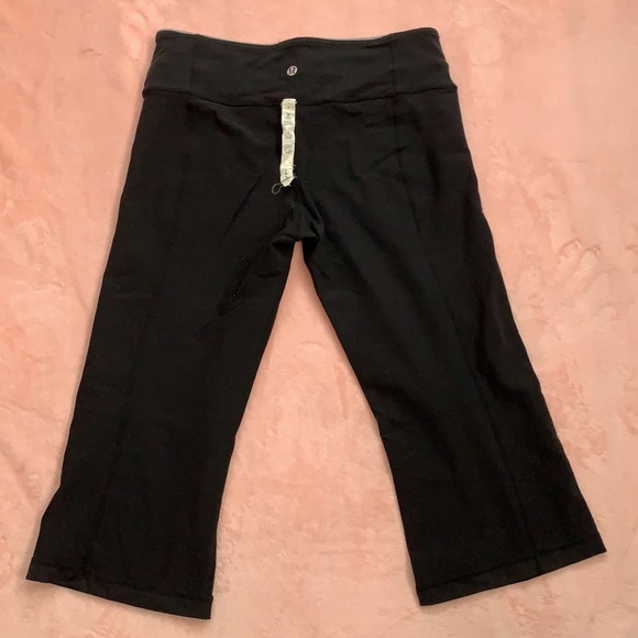Black reversible Lululemon capris - Picture 4 of 5